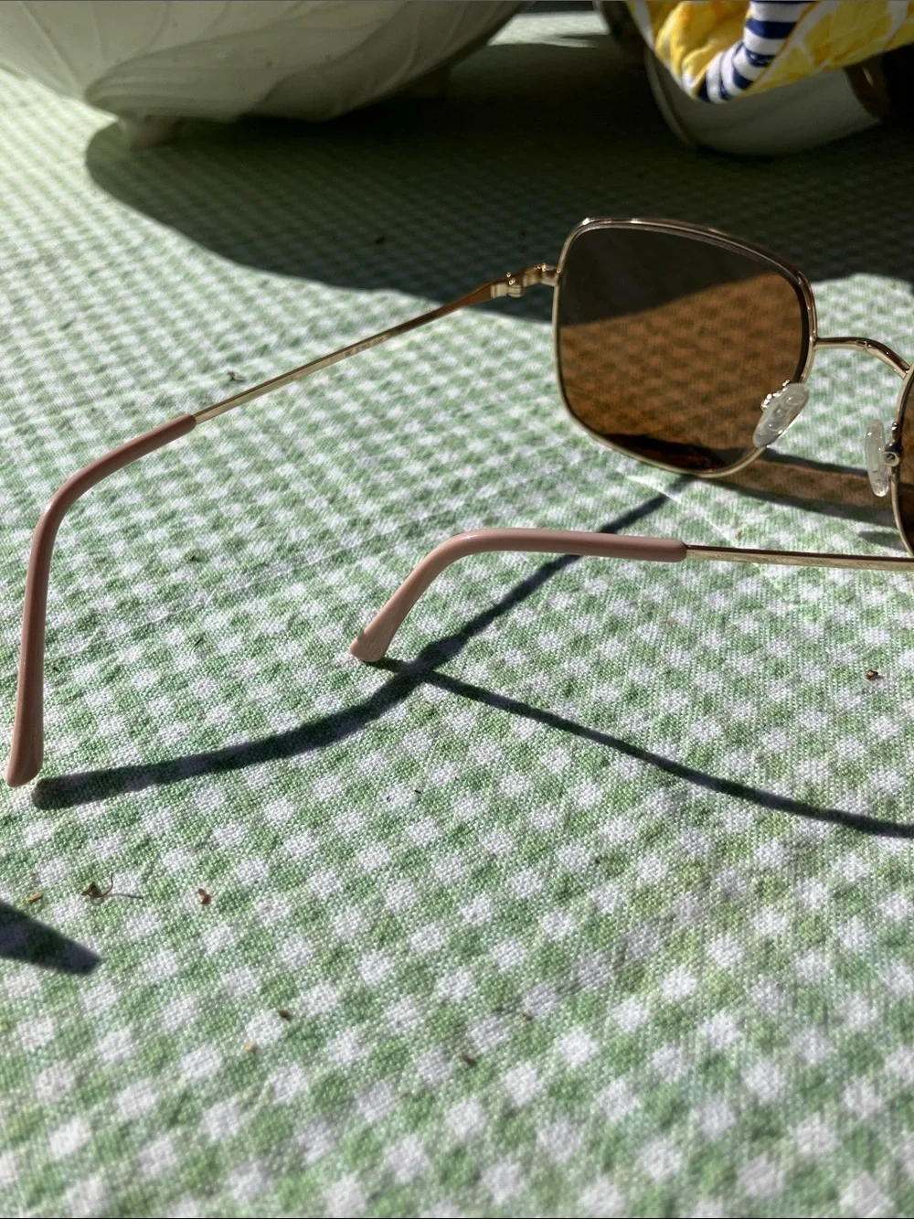 Gold tone magnifying sunglasses amber lenses 2.0 magnification